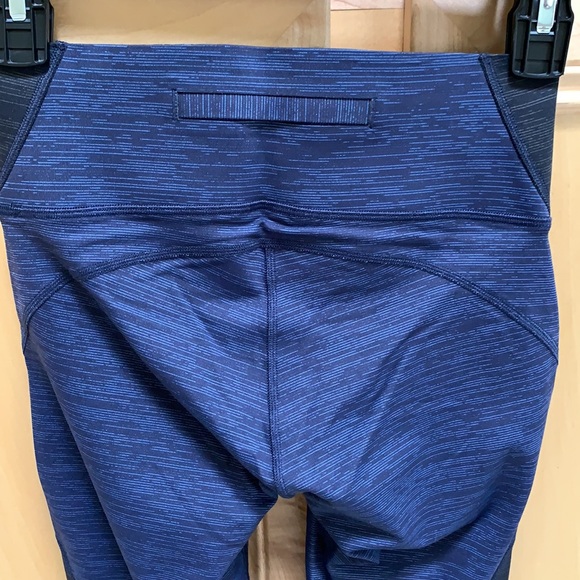 Outdoor Voices 3/4 Two-Tone Leggings - Picture 9 of 12